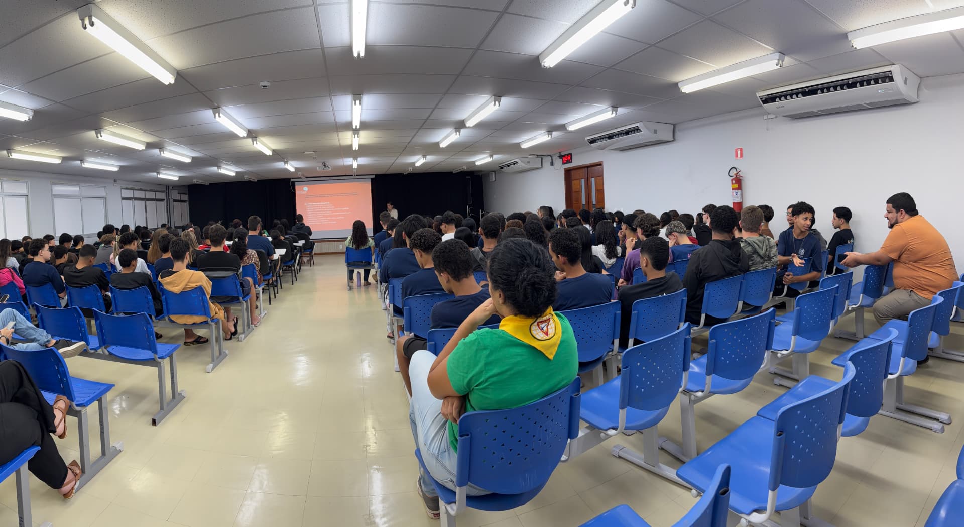 Atendimento de Capacitações e Palestras na Clínica Evoluta